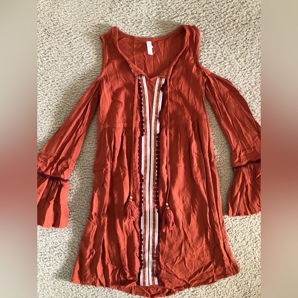 Cold shoulder dress EUC